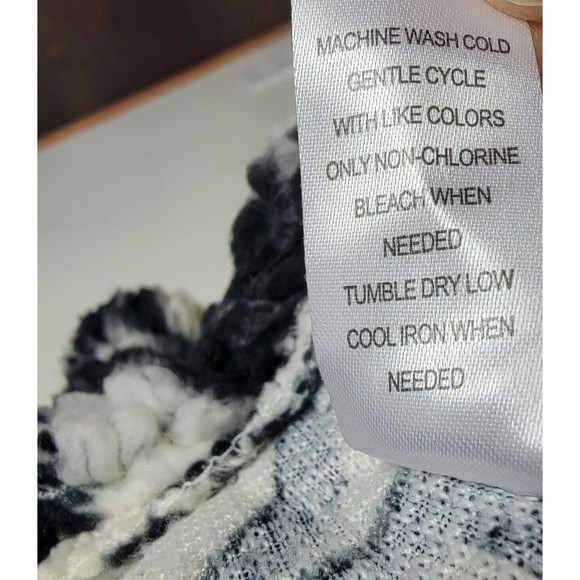 PacSun Women's Small Peace Sign Sherpa Fleece Zip Up Jacket - Picture 5 of 6